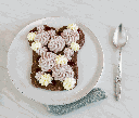 chocoladebrood boterham met bosvruchtenroom en slagroom.png